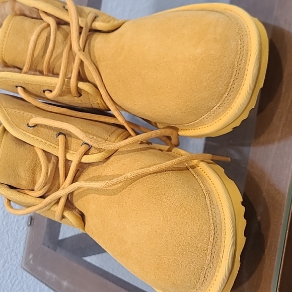 NWOT UGG Neumel ll amber boot gold mustard color size 5 & 6 - Picture 4 of 9